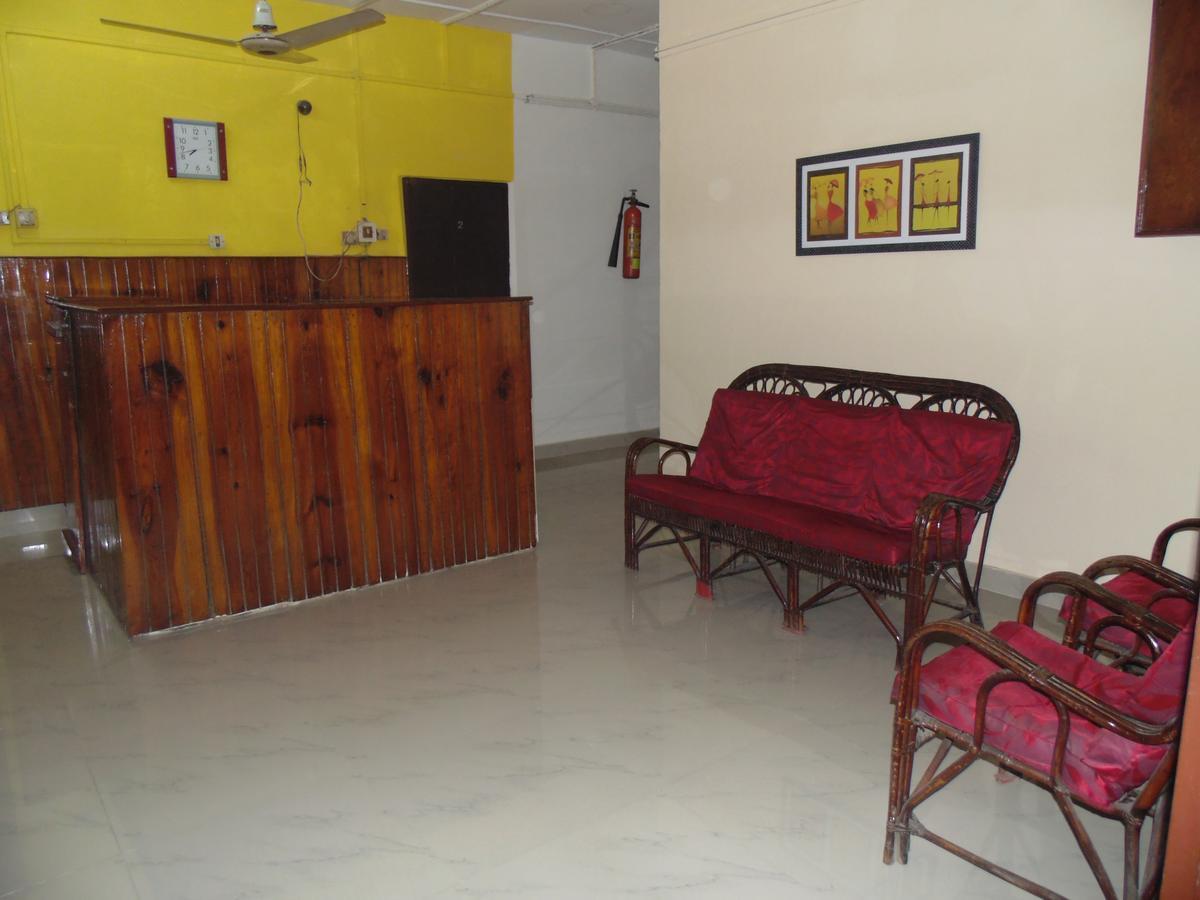 Chandrupal Lodging Гувахати Экстерьер фото
