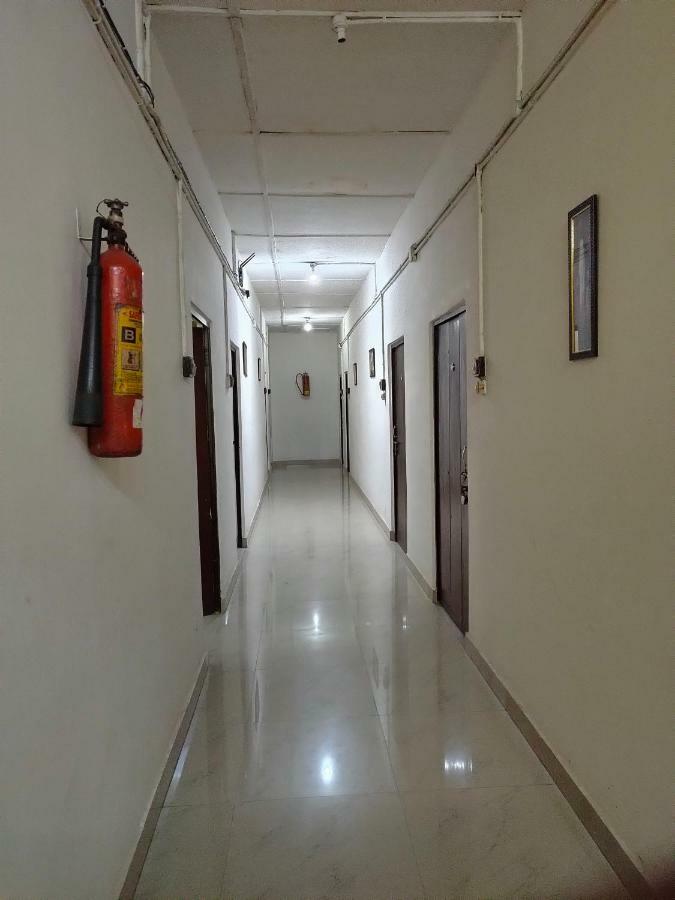 Chandrupal Lodging Гувахати Экстерьер фото