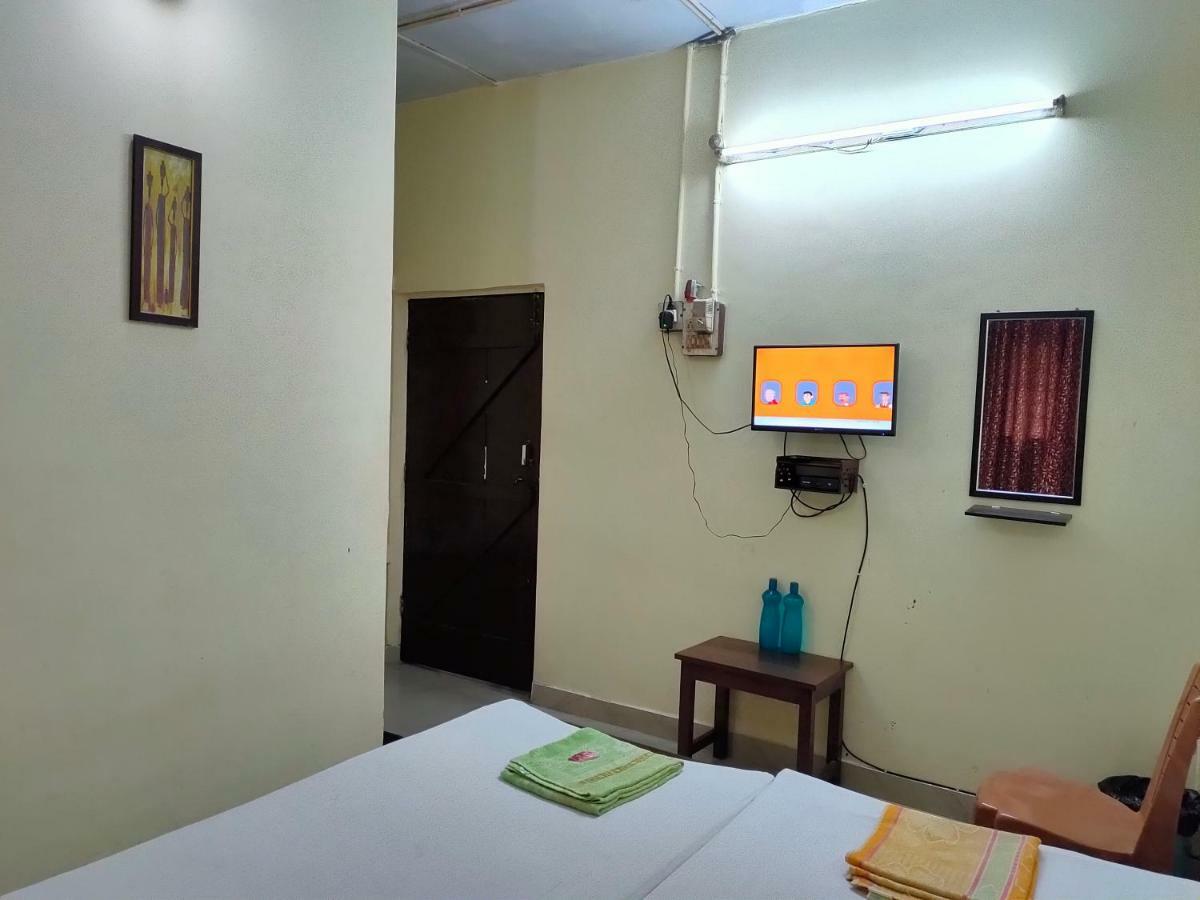 Chandrupal Lodging Гувахати Экстерьер фото